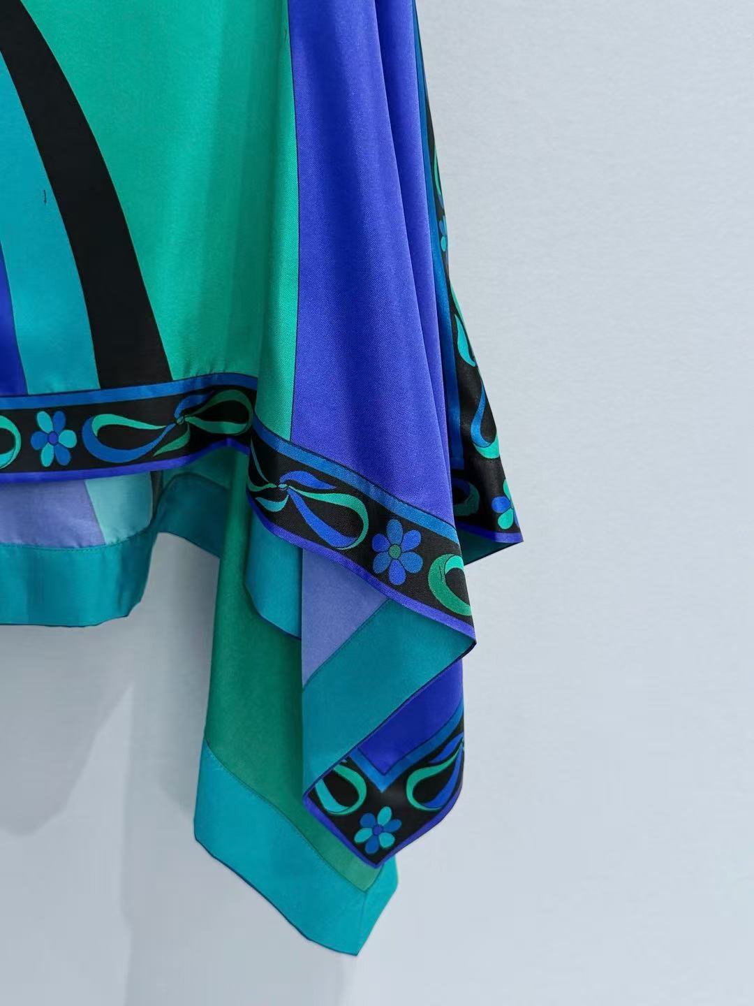 Classic Women's Green Cloaks w - Street Fashion Logo 评论和价格